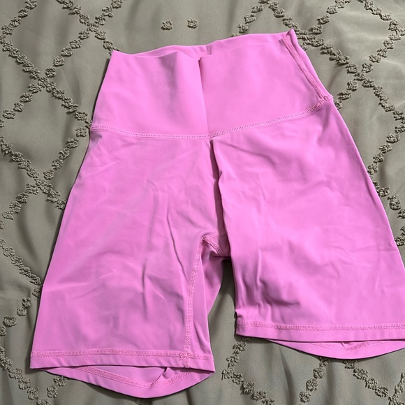 Medium, like new, NVGTN shorts. Size medium. Great condition - Picture 1 of 4